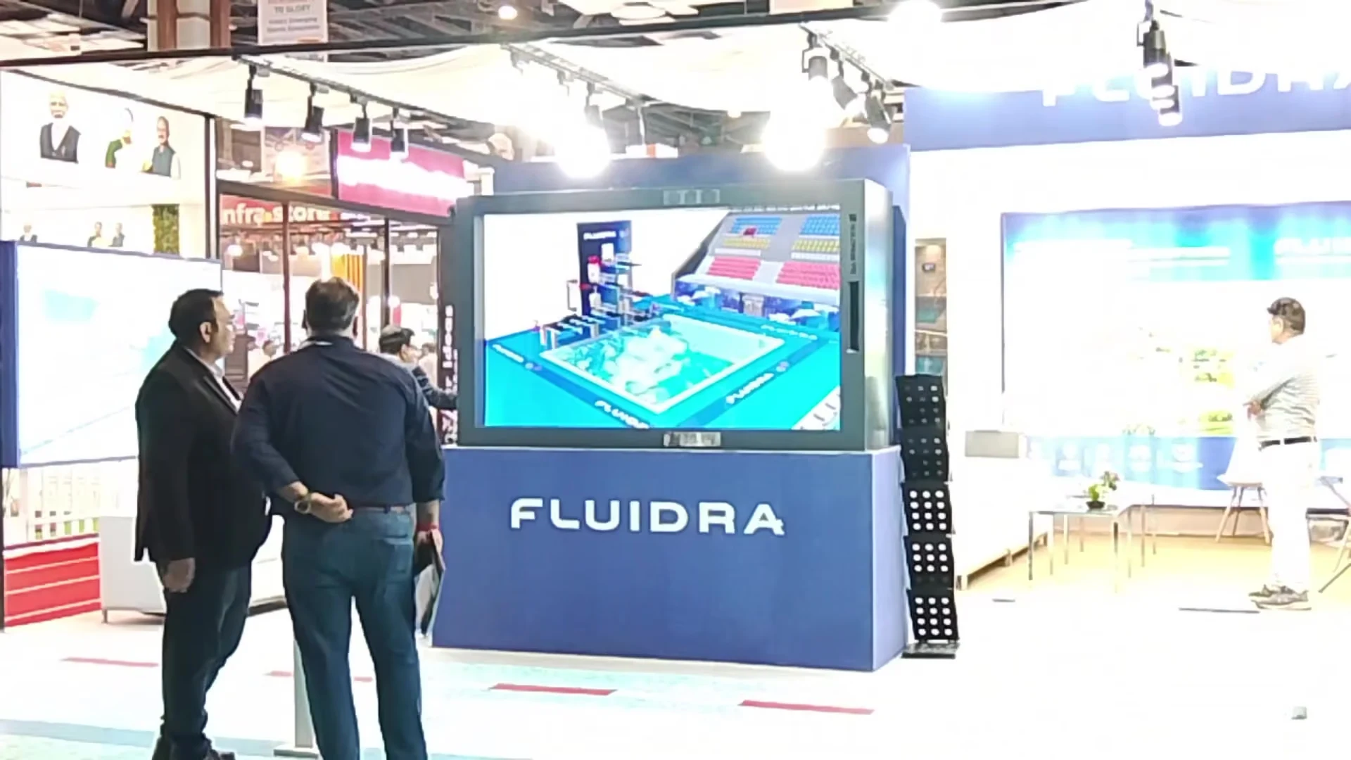 Visitor exploring Fluidra's diving pool on the HoloBox911 at SFI Expo 2026